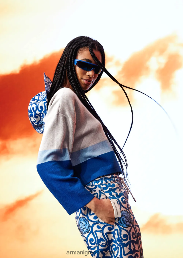 γυναίκες Armani βιώσιμη συλλογή από οργανικό βαμβάκι ζακάρ cropped jumper 4046R6211 πρότυπο