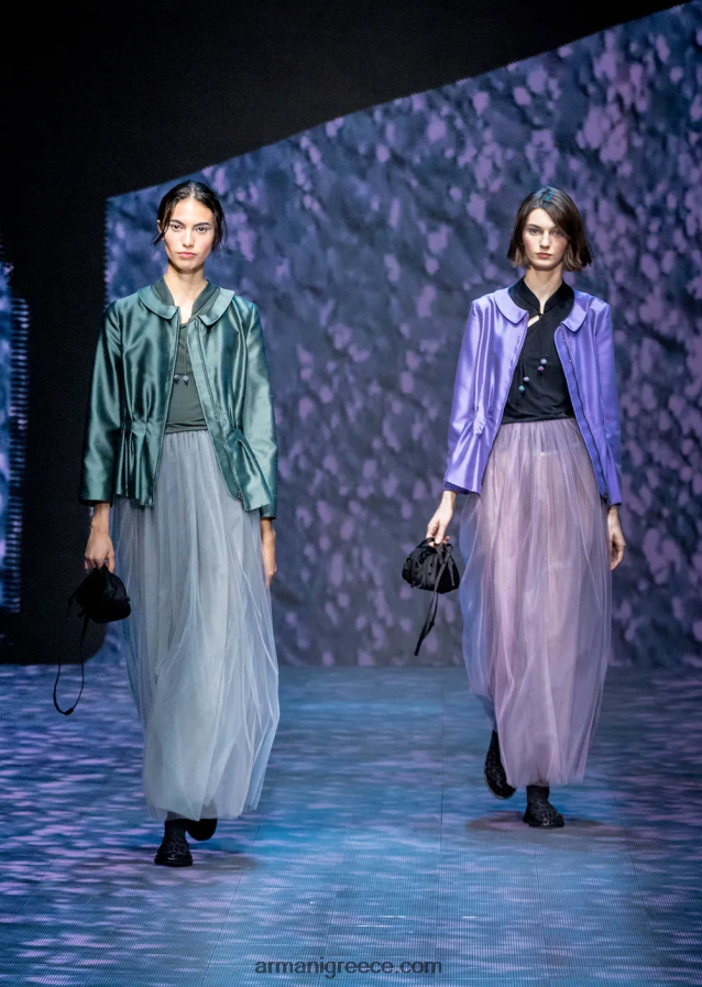 γυναίκες Armani μπλουζάκι cupro με γιακά γκουρού, άνοιγμα και γραβάτες 4046R6381 μαύρος