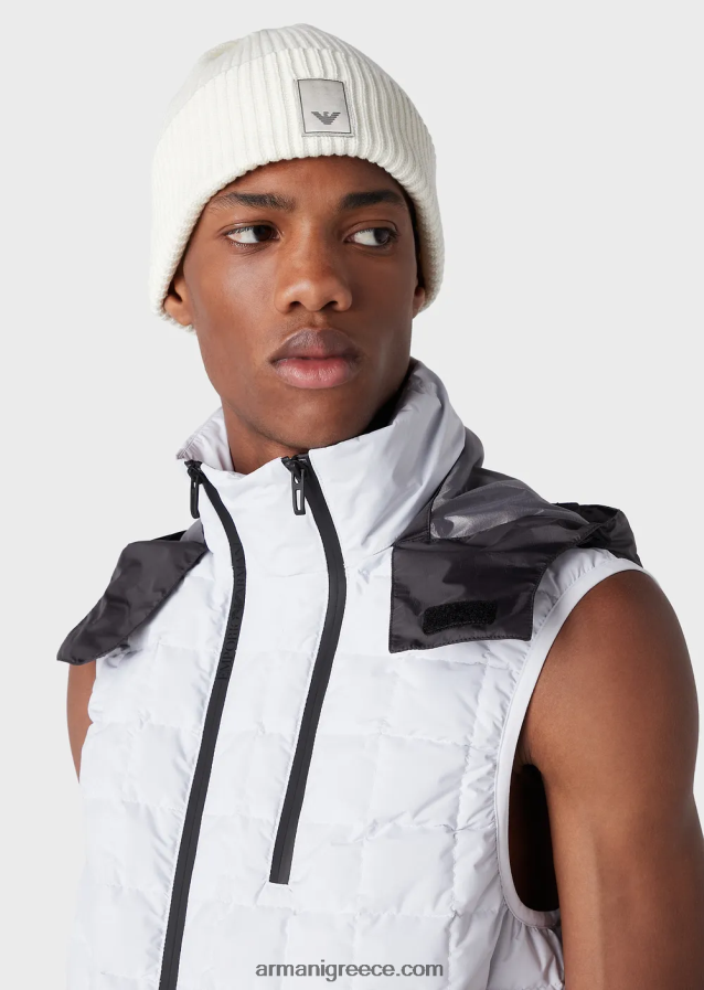 άνδρες Armani Απαραίτητα για ταξίδια αδιάβροχο καπιτονέ ανακυκλωμένο νάιλον αμάνικο μπουφάν με φερμουάρ 4046R61308 άσπρο