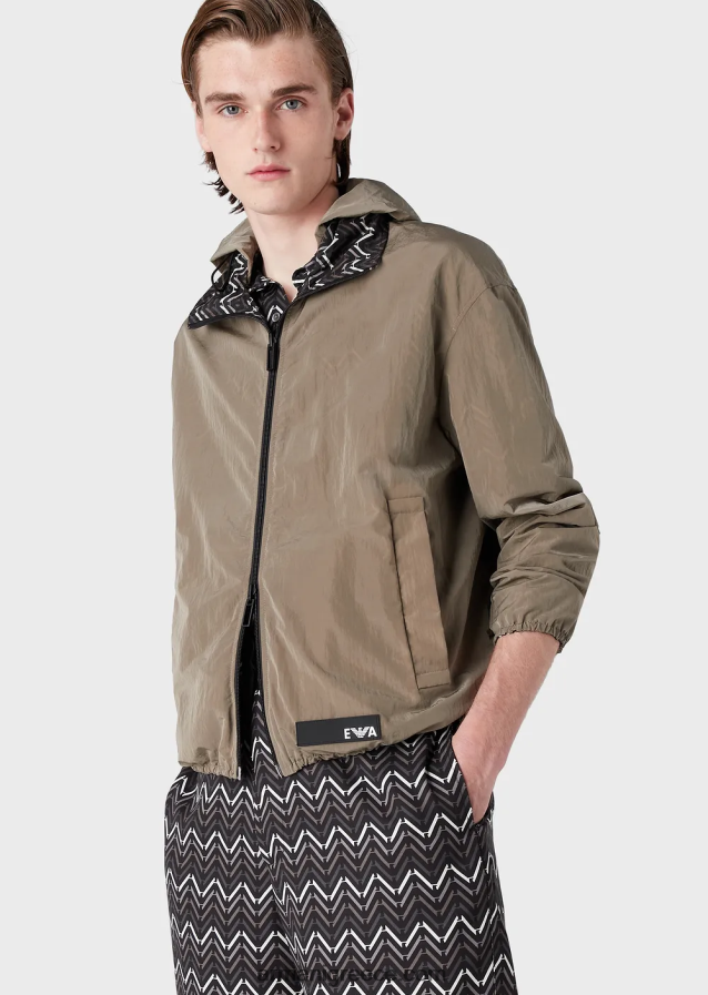 άνδρες Armani αναστρέψιμη νάιλον μπλούζα με πλήρες φερμουάρ με σχέδιο παντού 4046R61317 πρότυπο