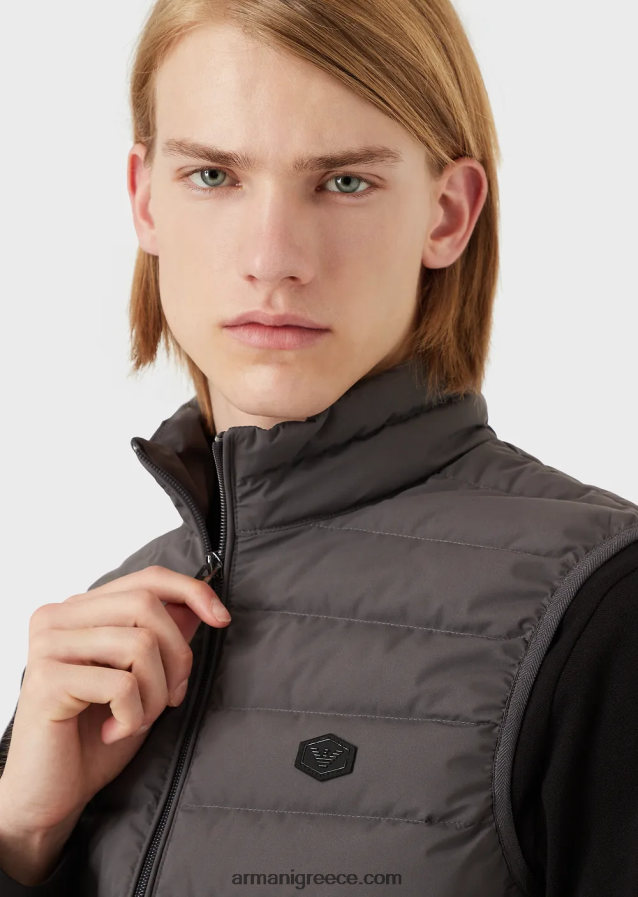άνδρες Armani καπιτονέ νάιλον αμάνικο πουπουλένιο μπουφάν 4046R61332 σκούρο γκρίζο
