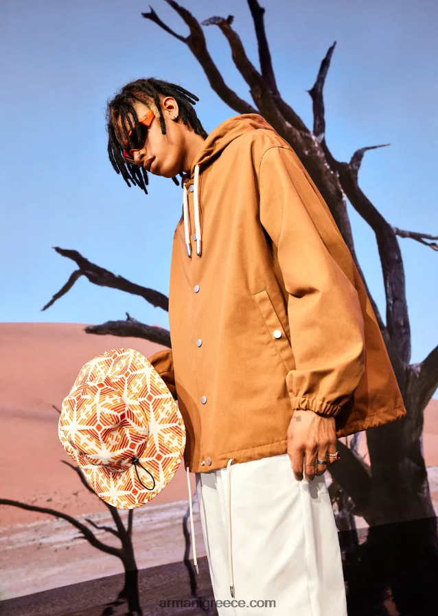 άνδρες Armani αειφόρος συλλογή από ανακυκλωμένο καμβά μπλούζον με κουκούλα 4046R61348 καπνός