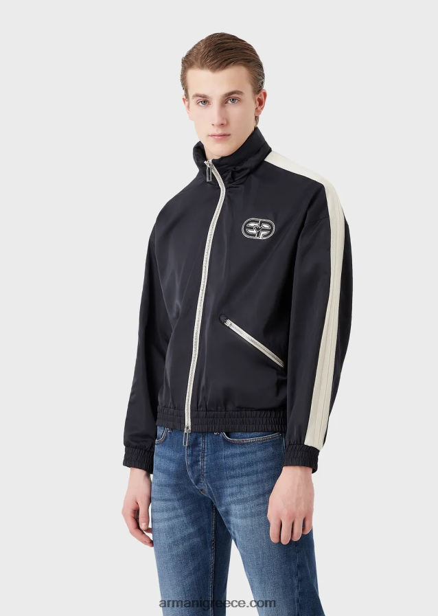 άνδρες Armani μπλούζον με φερμουάρ, με κουκούλα από ανακυκλωμένο νάιλον με ea patch και ρίγες 4046R61315 ναυτικό μπλε