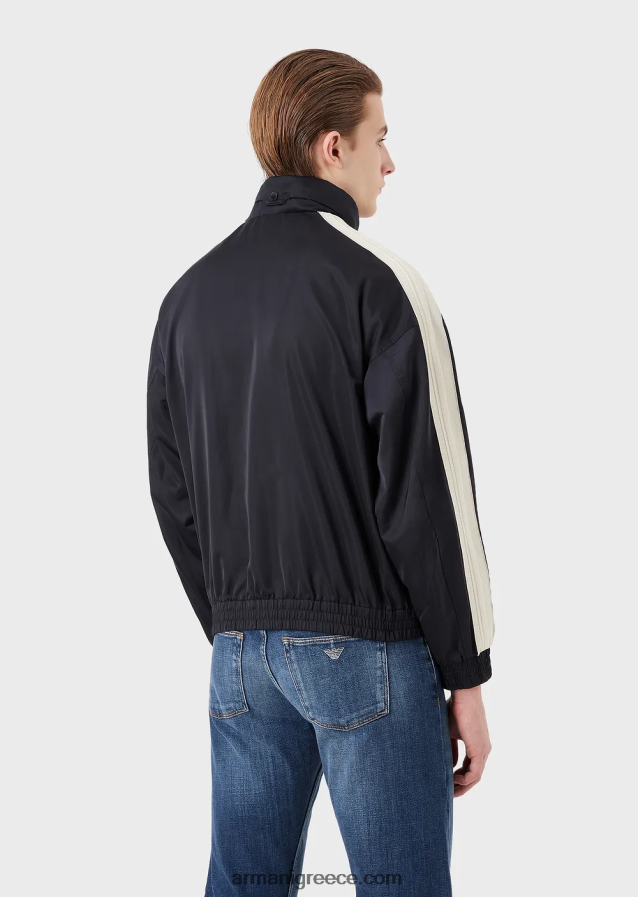 άνδρες Armani μπλούζον με φερμουάρ, με κουκούλα από ανακυκλωμένο νάιλον με ea patch και ρίγες 4046R61315 ναυτικό μπλε