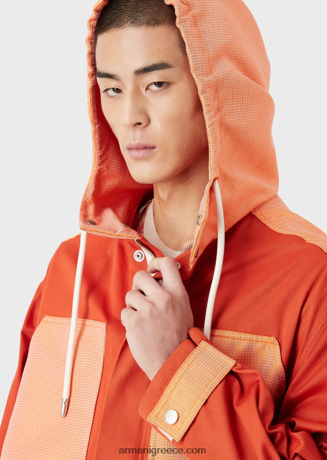 άνδρες Armani βιώσιμη συλλογή οργανικό twill και ανακυκλωμένο ripstop μπλούζον με κουκούλα 4046R61351 το κόκκινο