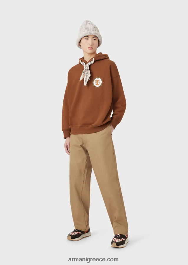 άνδρες Armani Φούτερ βιώσιμης συλλογής με κουκούλα με μπάλωμα από βιολογικό βαμβάκι από δέρμα ροδακινί 4046R61432 καμήλα
