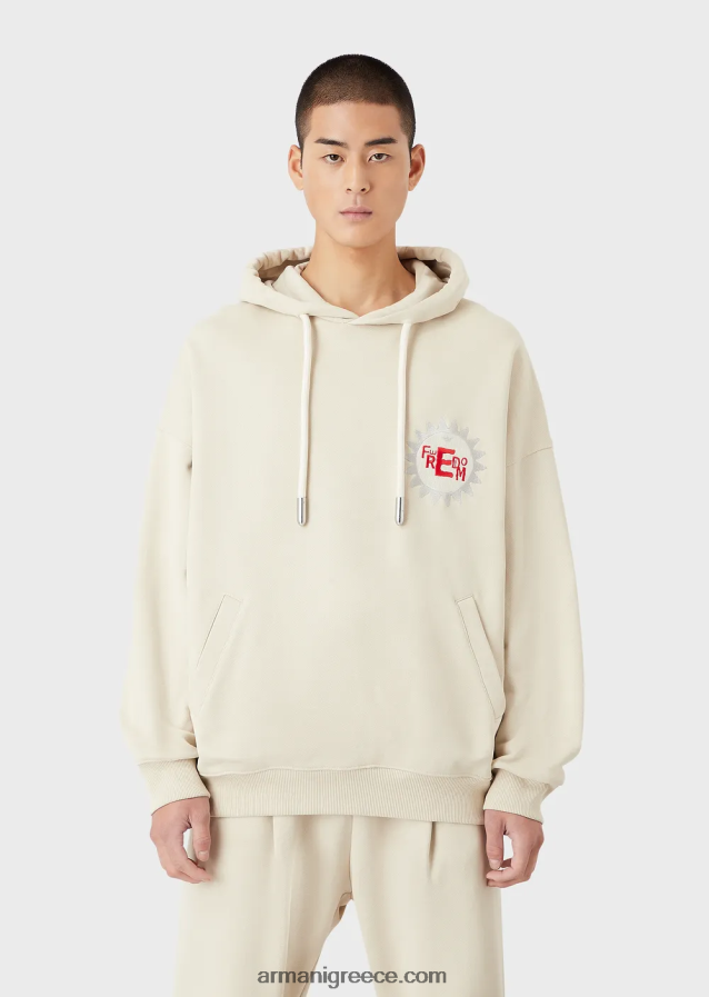 άνδρες Armani Φούτερ βιώσιμης συλλογής με κουκούλα με μπάλωμα από βιολογικό βαμβάκι από δέρμα ροδακινί 4046R61433 μπεζ