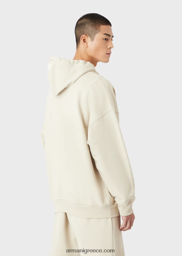 άνδρες Armani Φούτερ βιώσιμης συλλογής με κουκούλα με μπάλωμα από βιολογικό βαμβάκι από δέρμα ροδακινί 4046R61433 μπεζ