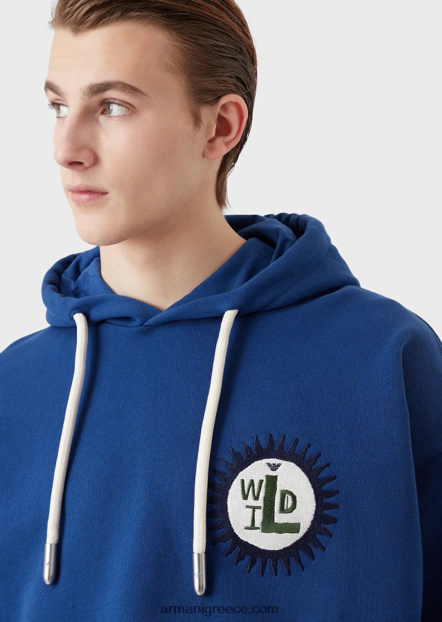 άνδρες Armani Φούτερ βιώσιμης συλλογής με κουκούλα με μπάλωμα από βιολογικό βαμβάκι από δέρμα ροδακινί 4046R61434 μπλε