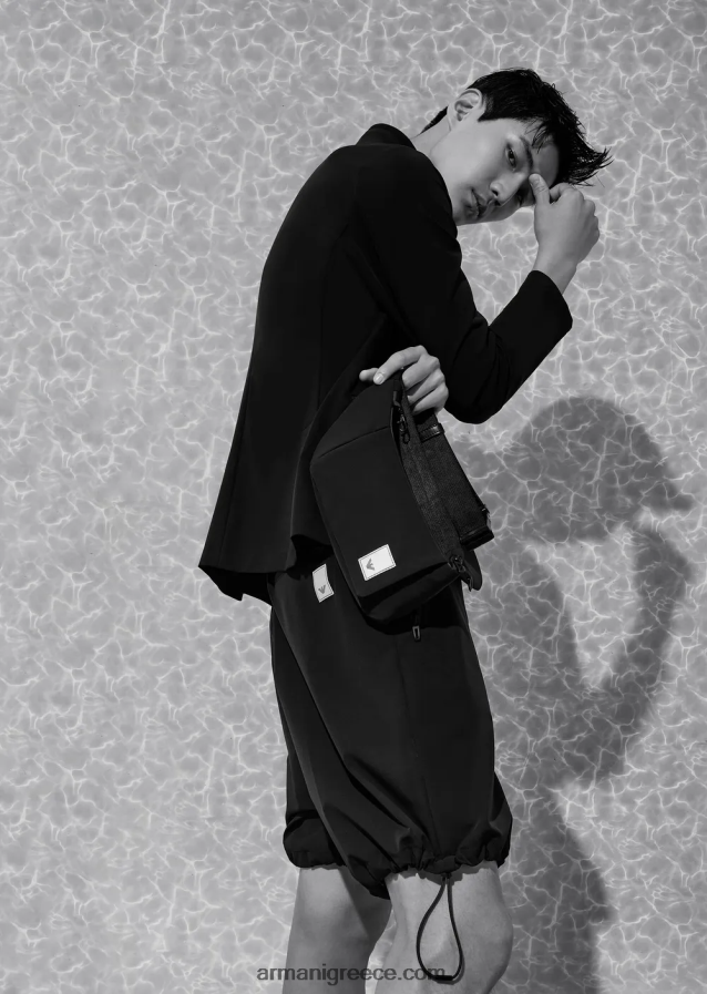 άνδρες Armani Απαραίτητα είδη ταξιδιού, αδιάβροχο, αμφίδρομο τέντωμα τεχνικό-νάιλον μπλέιζερ με αποσπώμενο εσωτερικό πάνελ 4046R61015 μαύρος