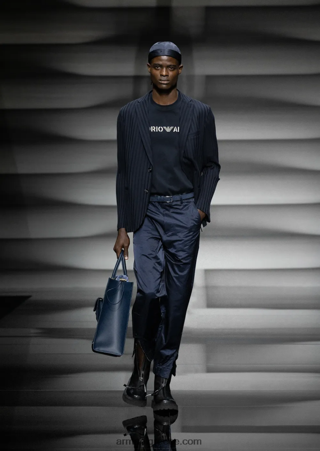 άνδρεςβαρύ μπλουζάκι ζέρσεϊ με κέντημα emporio armani σε στρατιωτική γραμματοσειρά 4046R61626 ναυτικό μπλε