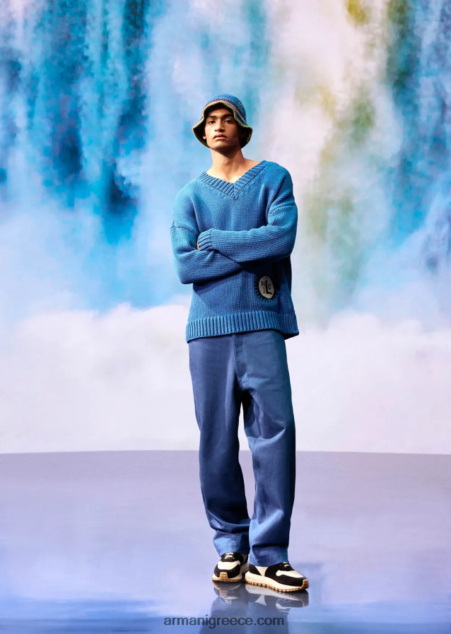 άνδρες Armani βιώσιμη συλλογή, μεγάλου μεγέθους, ανακυκλωμένο βαμβάκι με λαιμόκοψη με μπάλωμα 4046R61258 μπλε ηλεκτρικ