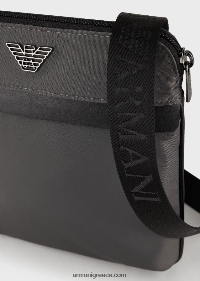 άνδρες Armani επίπεδη, ανακυκλωμένη νάιλον τσάντα ώμου 4046R61973 σκούρο γκρίζο