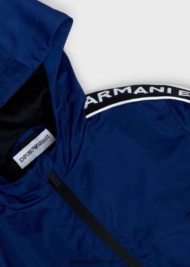 αγόρι Armani Μπλούζον από νάιλον ανακυκλωμένο, αδιάβροχο με κουκούλα και ταινία λογότυπου 4046R62728